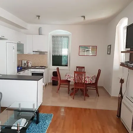 Viola Apartment *