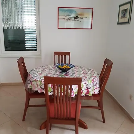 Viola Apartment Split
